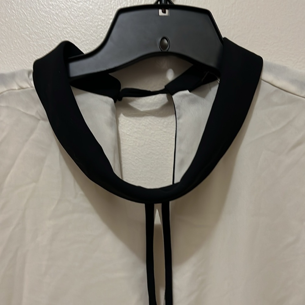 ZARA - XL WOMAN BLACK & WHITE BLOUSE LONG SLEEVE COLLARED BUTTON BACK OF NECK - Picture 4 of 11